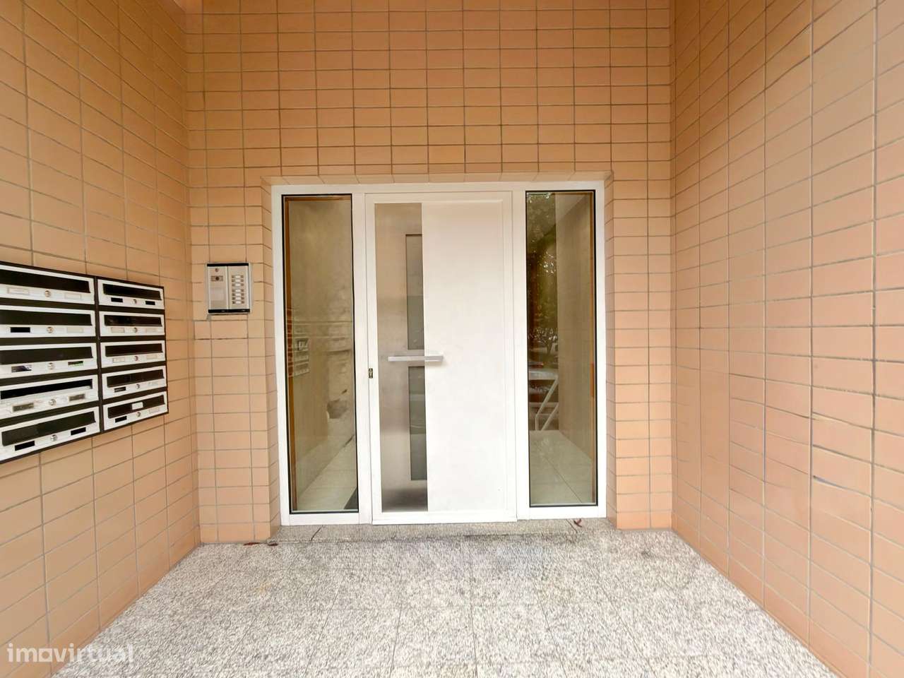 Apartamento T3 com elevador e garagem em Lamaçães-22