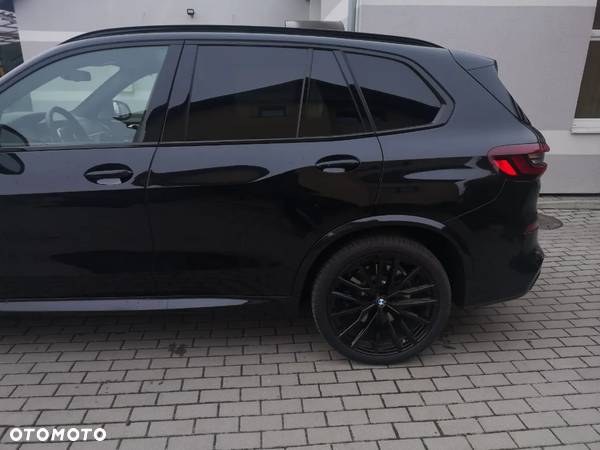 BMW X5 M M50i - 16