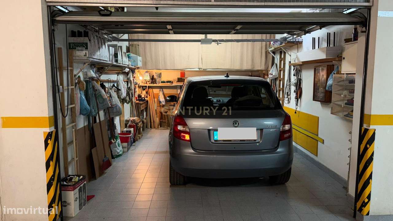 Box fechada com 21m² na Av. do Brasil, Amadora — eletricidade e potenc - Grande imagem: 3/7