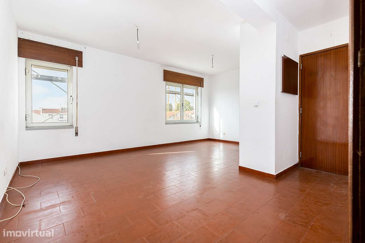 Apartamento T3 amplo e luminoso, numa das melhores zonas residenciais-0