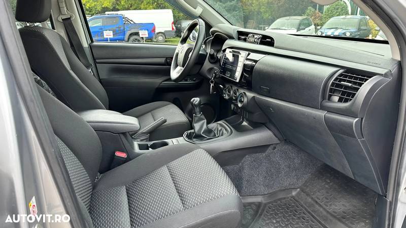 Toyota Hilux 4x4 Double Cab M/T Comfort - 10