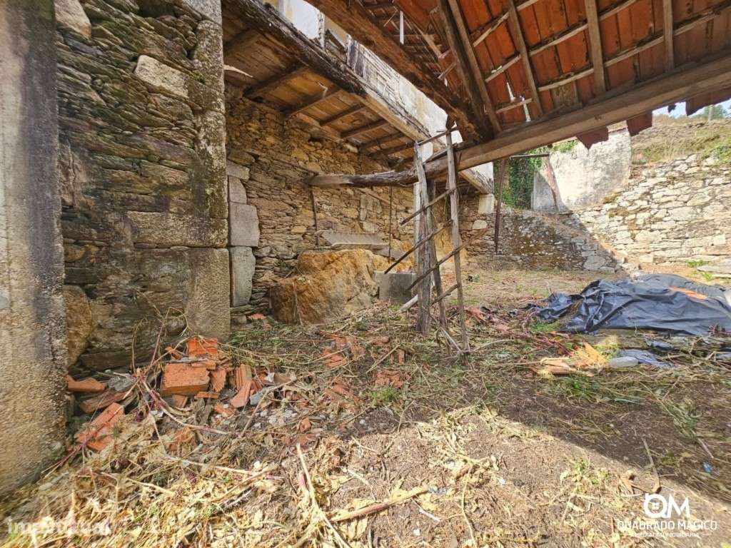 Uma casa por reinventar, 1.827 m² para sonhar, descubra este imóvel!-13