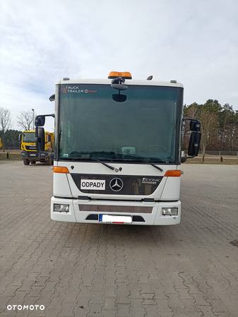 Mercedes-Benz ECONIC - 2