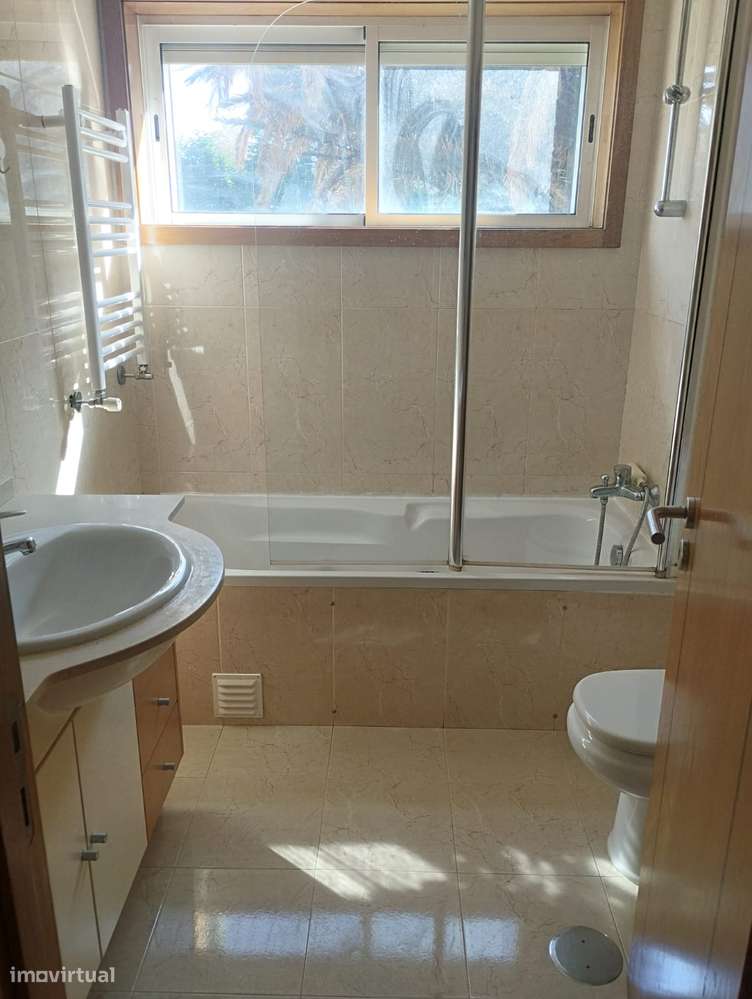 Arrendamento de apartamento t3 na Rua Helena Timóteo - Grande imagem: 4/17