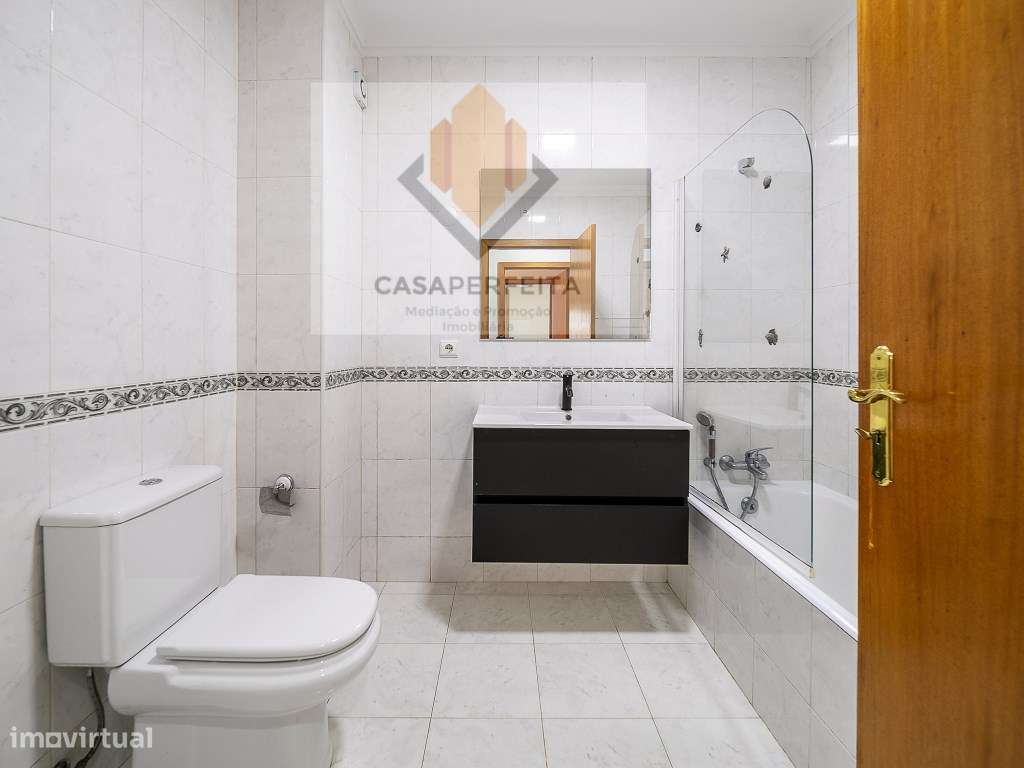 Fabuloso Apartamento T3 de 3 Frentes com Varanda e Box - Avintes-20