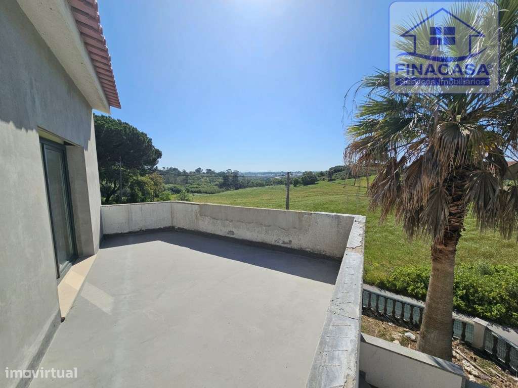 Moradia Isolada em fase de renovação/ remodelação com piscina e jar...-47