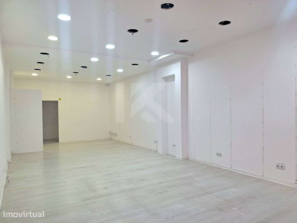 Loja Localizada na Ajuda São Martinho Funchal - Grande imagem: 3/17