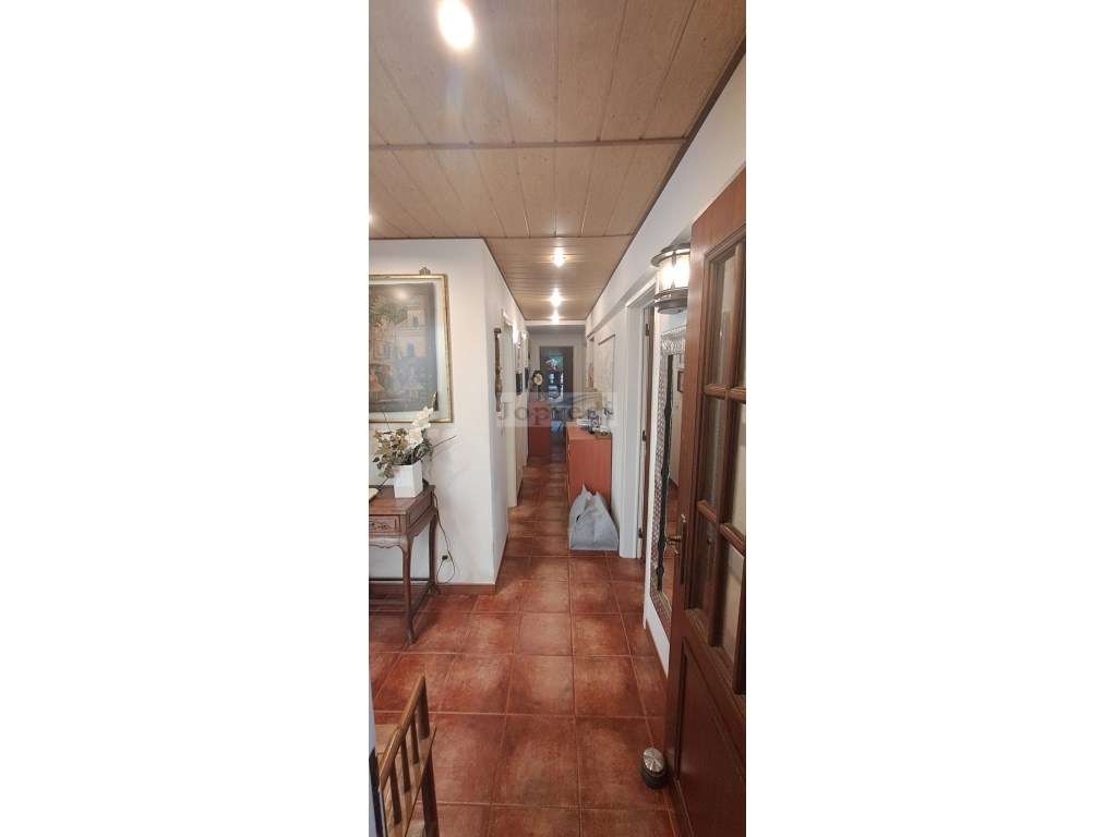 T3 com garagem e arrecadação na Estrada Portela em Carnaxide-8