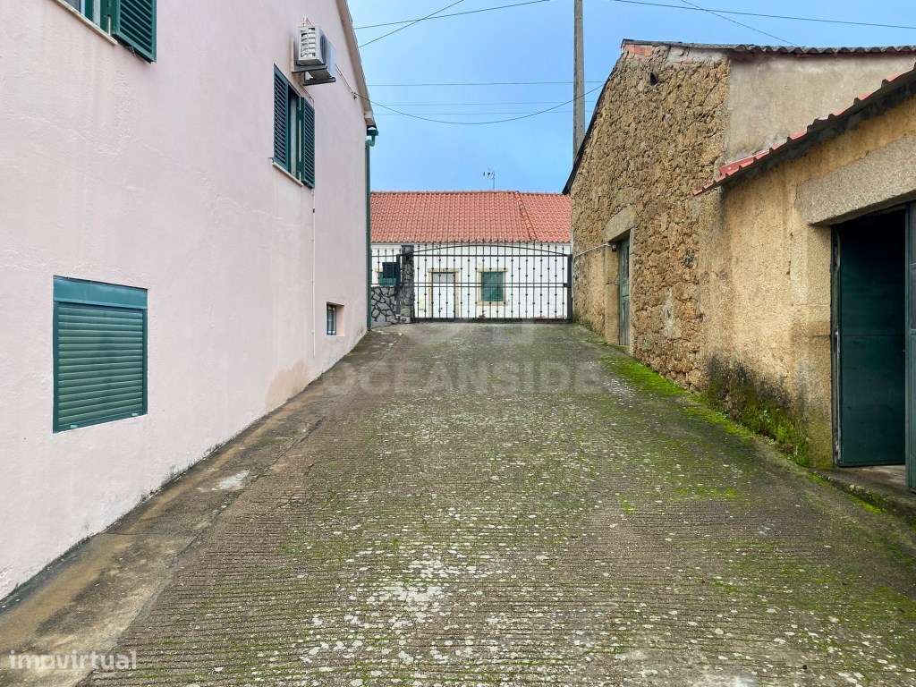 Moradia Independente Em Escalos De Baixo-39