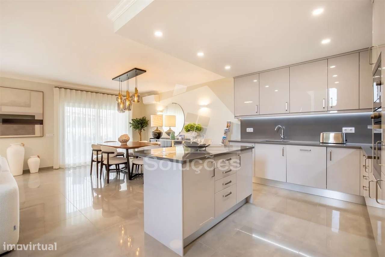 Moradia Geminada T3+1 Localizada em Condomínio Privado com Campo de Go - Grande imagem: 4/18