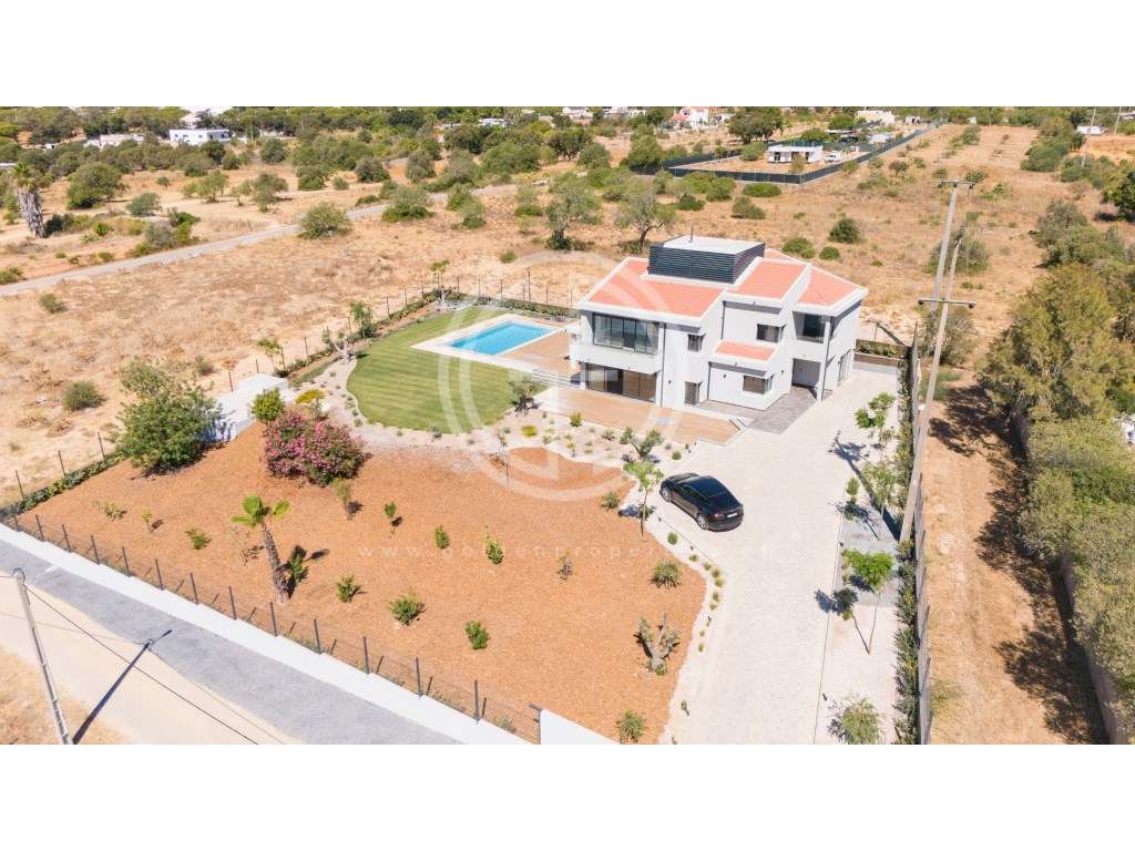 Invista na sua casa de sonho! Moradia T5 em Quarteira, perto da Pra...-48