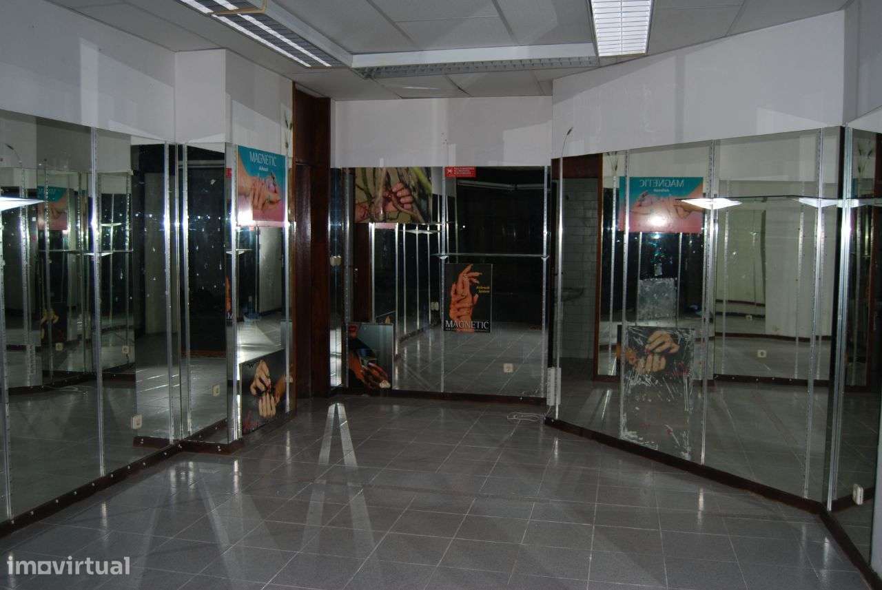 Vende-se Loja - Braga-6