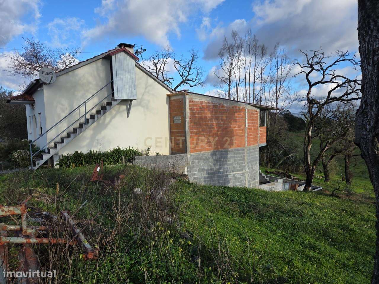 Moradia com Potencial de Ampliação para T4 em Lapa – Pombal.-13