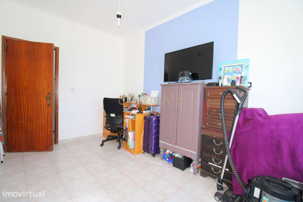 Apartamento T2 na Torre da Marinha - Seixal-14
