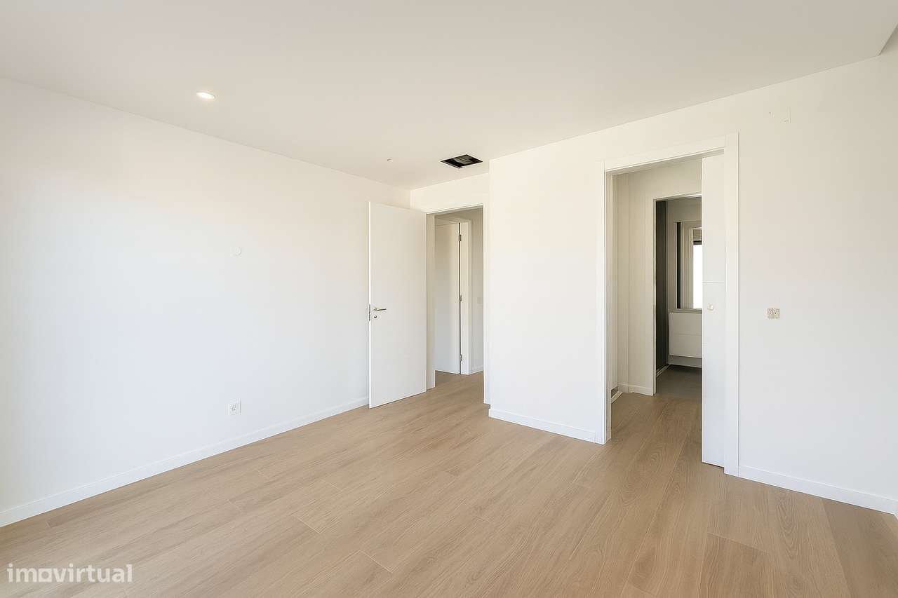 PARA VENDA: Moradia T4 Isolada com Jardim e Piscina na Aldeia de Juzo,-17