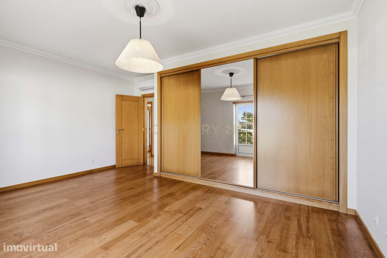 Moradia T5 com Garagem e Piscina em Miragaia, Lourinhã-13