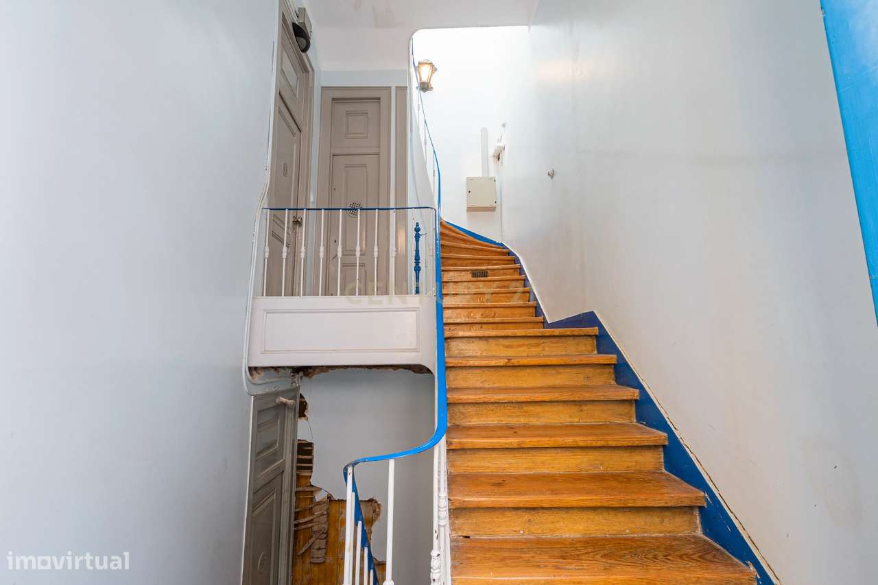 Descubra o Charme da Rua da Bombarda: T3 com Terraço e Vista Deslumbra-21