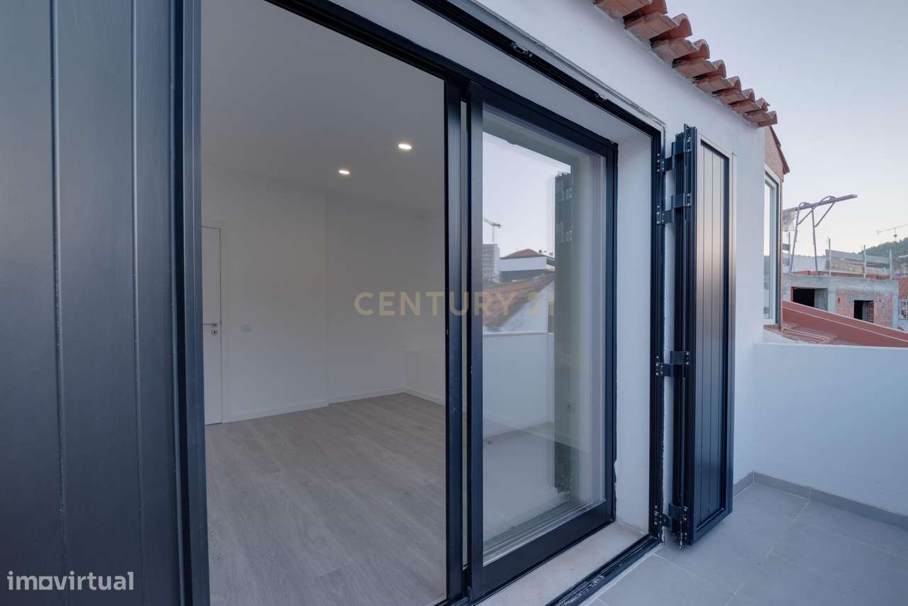 Prédio c/ 2 apartamentos (T1 e T2) com Pátio e Terraço - Centro Histór-51