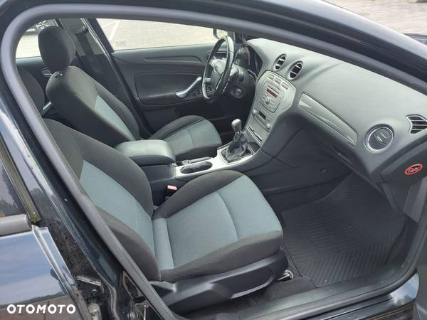 Ford Mondeo 1.6 Ambiente - 21