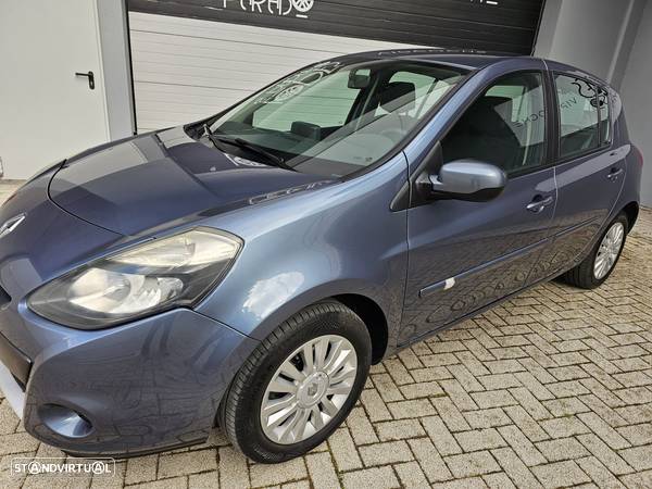 Renault Clio - 25