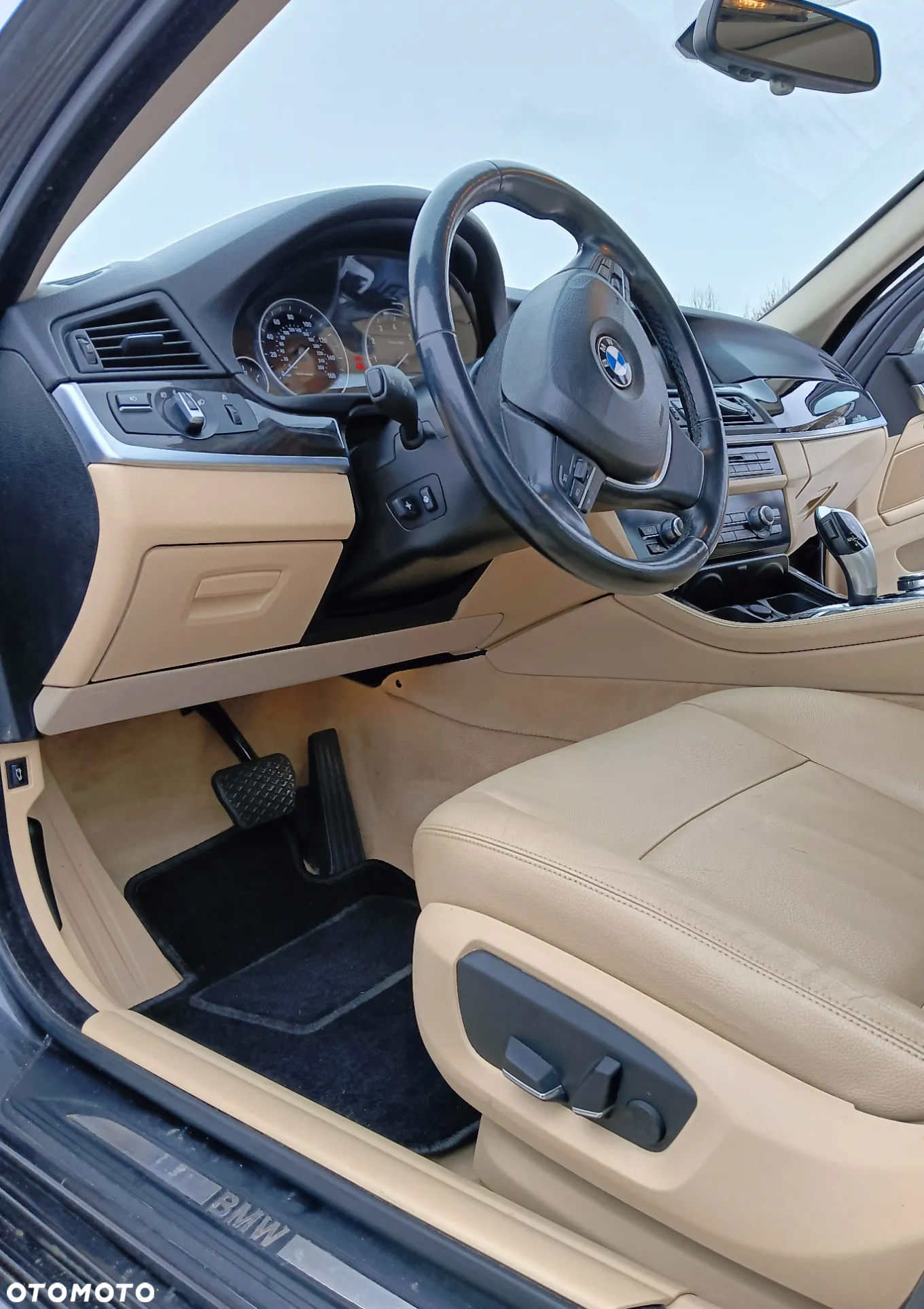 BMW Seria 5 528i xDrive - 11