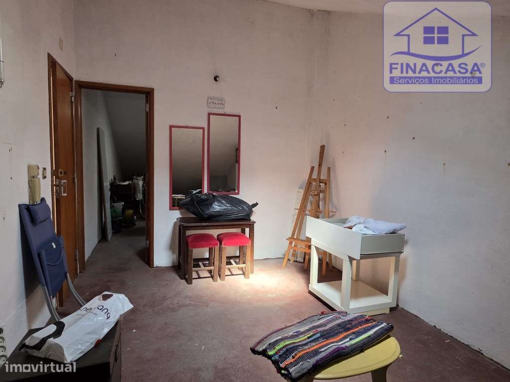 Apartamento T4 com boas áreas e excelente localização - Montalvão(S...-24