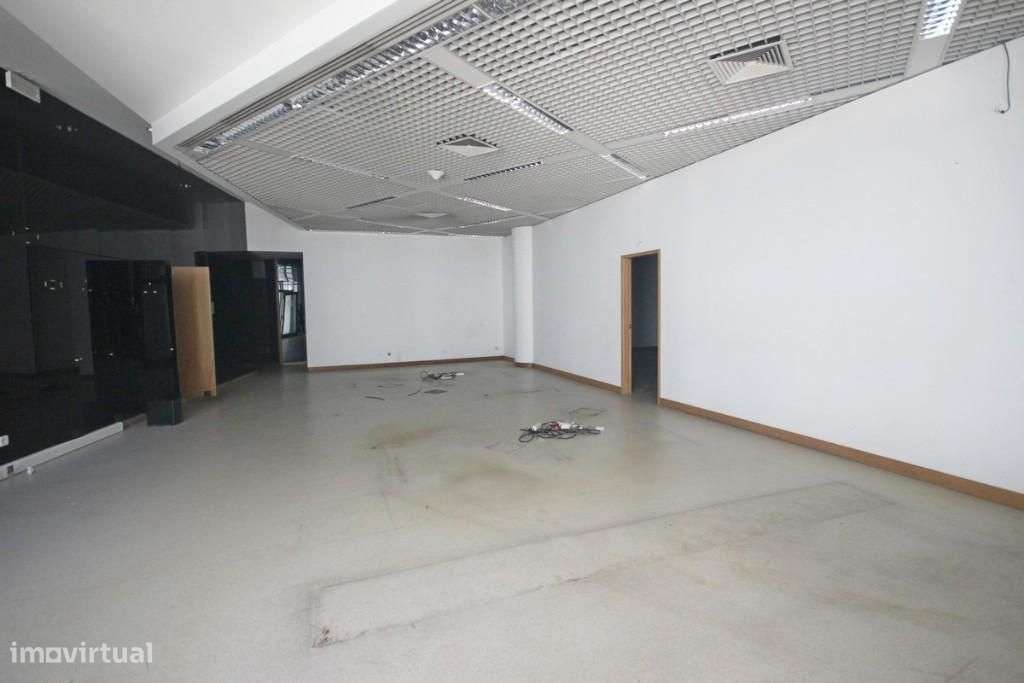 Espaço comercial à venda na Rua Doutor Teixeira Guedes - Santarém-6