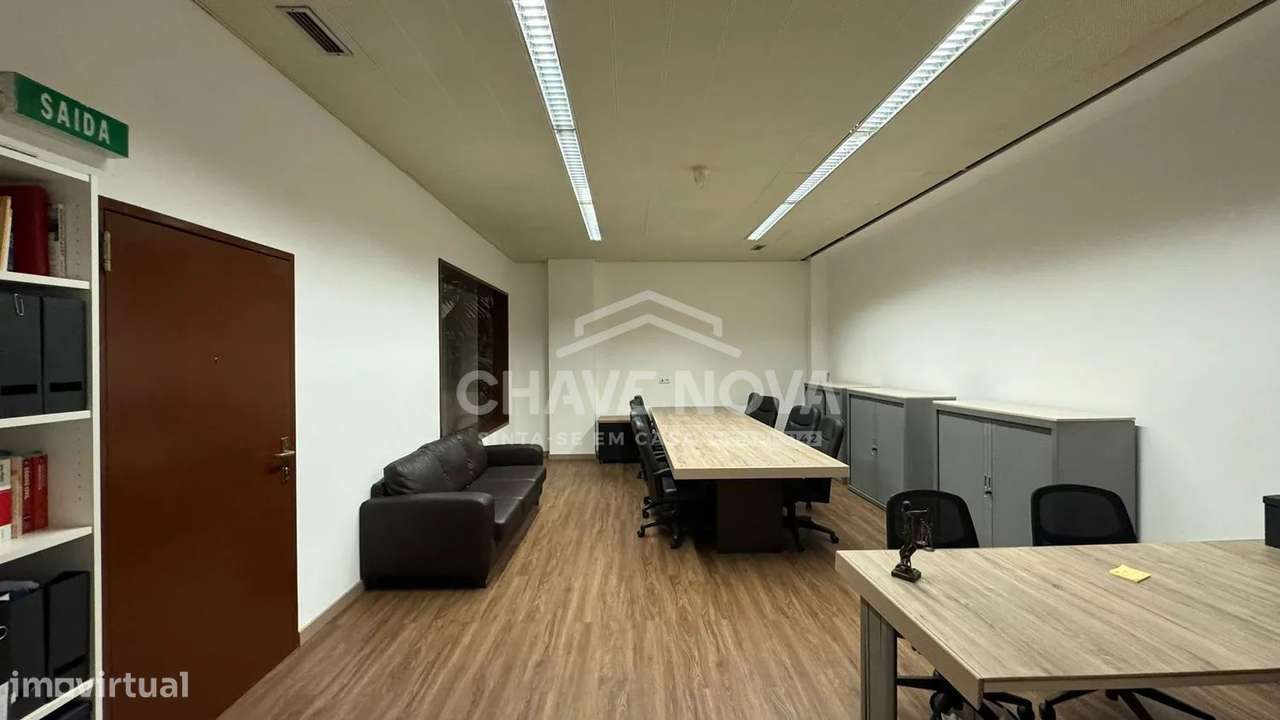 Escritório c/ 37m2 em frente a Estação Metro Galiza (Porto) - Grande imagem: 4/13