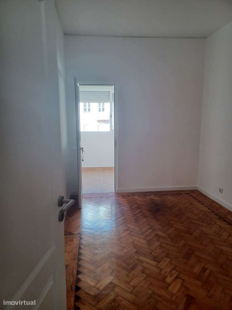 Apartamento T2 Almirante Reis - Grande imagem: 2/14