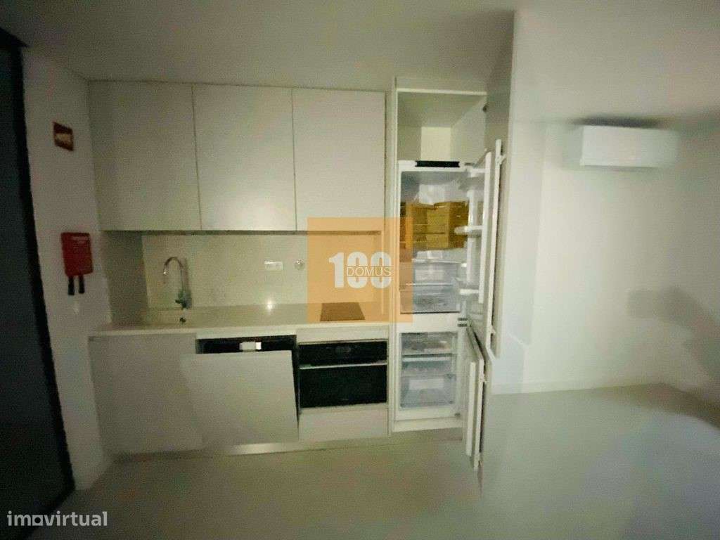 T0 pátio - Mártires da Liberdade - Grande imagem: 4/19