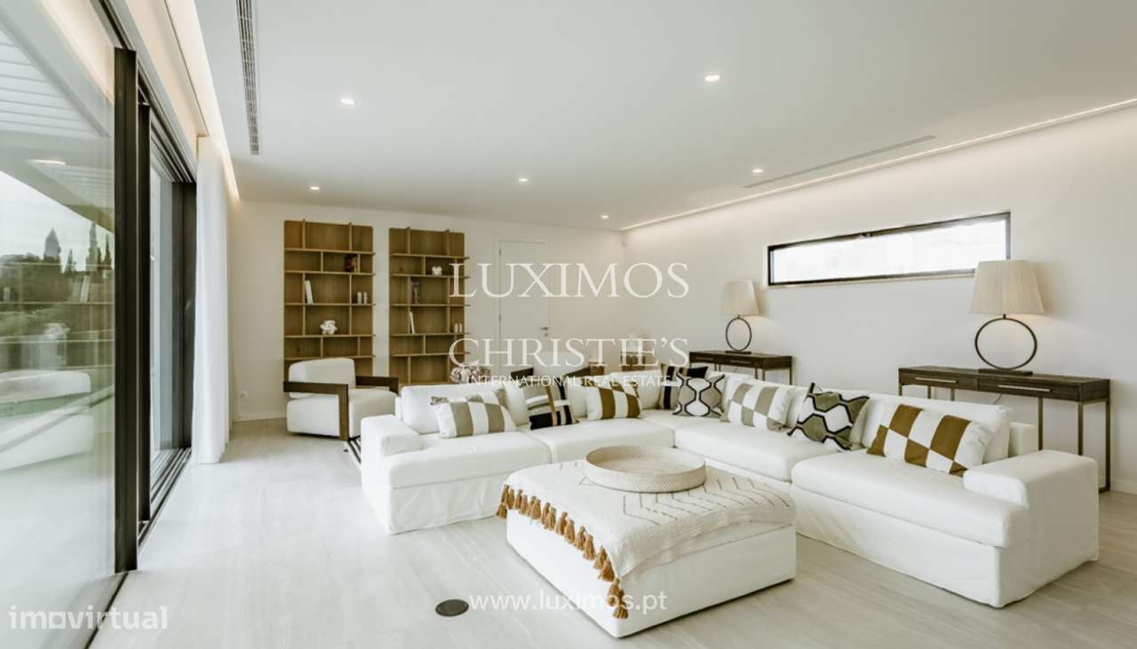 Moradia moderna V4 vista mar, localizada no Golf Resort Palmares, Alga - Grande imagem: 4/34