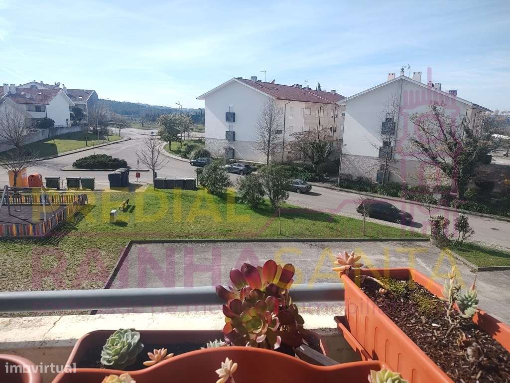 T2 c/ sótão dividido e garagem. Entradas independentes- Mealhada Av... - Grande imagem: 5/18