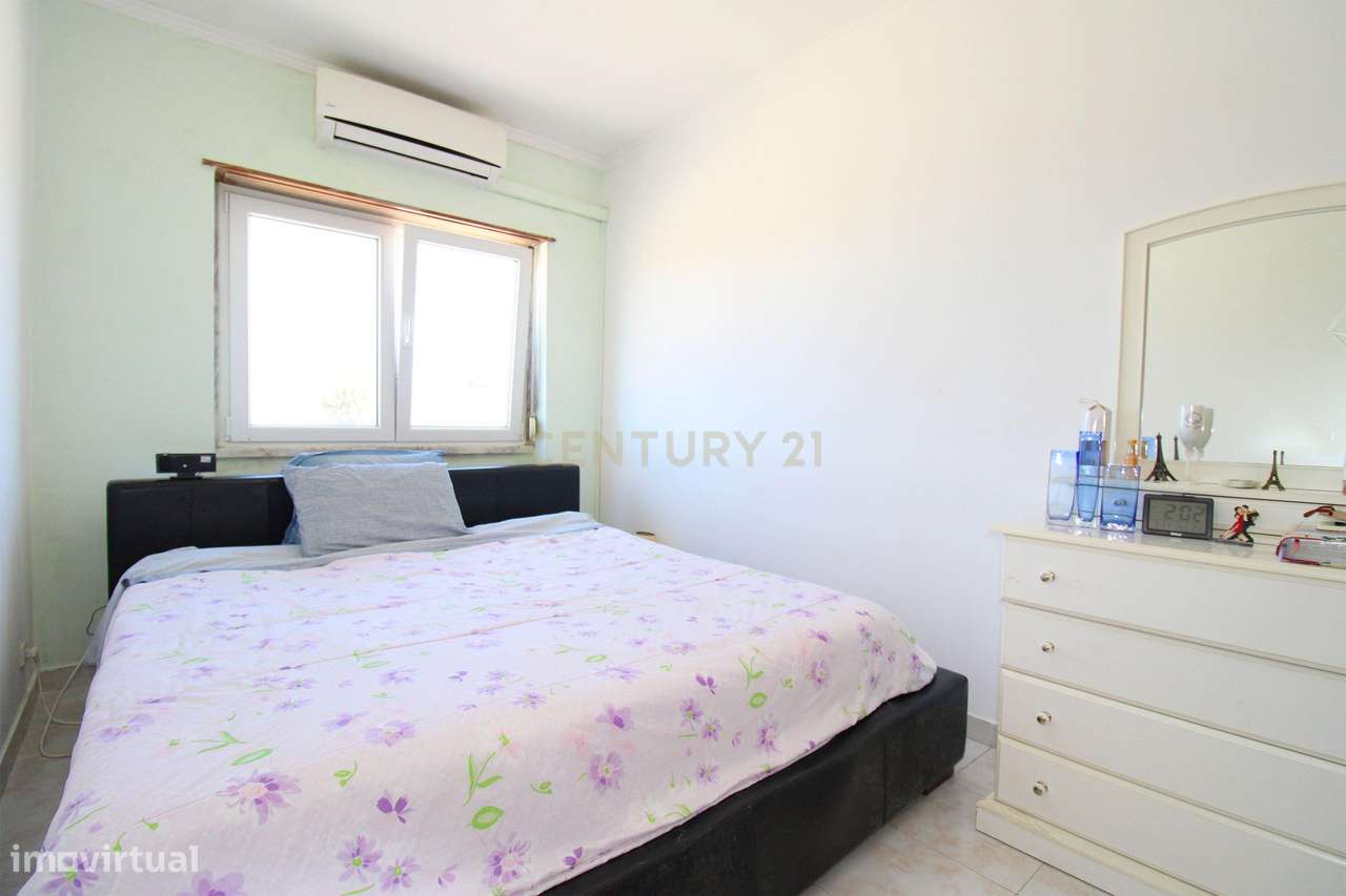 Apartamento T2 na Torre da Marinha - Seixal-13
