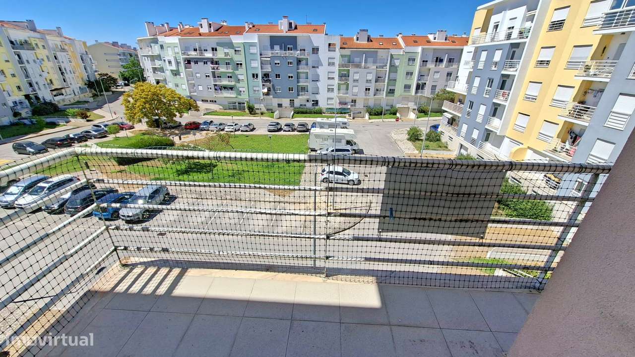 Apartamento T2+1 com 209m2 , garagem no Montijo-7