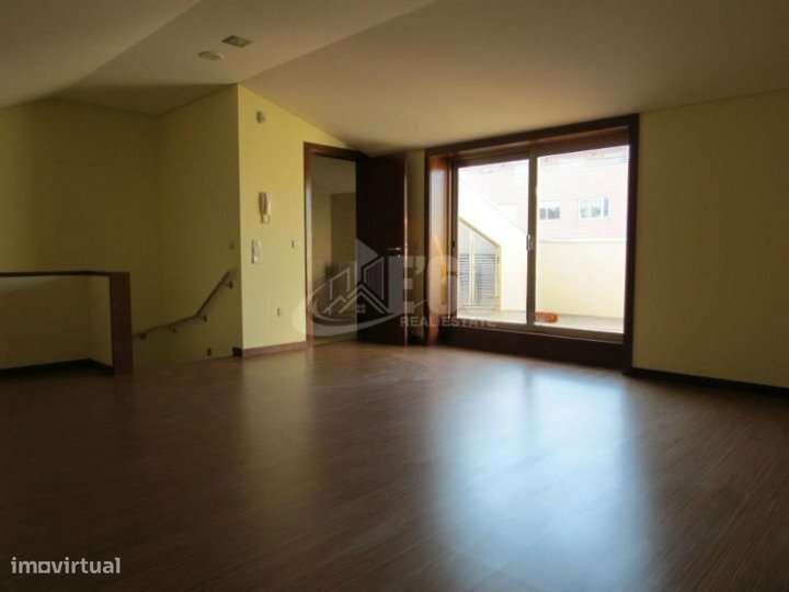 EXCELENTE MORADIA T4-13