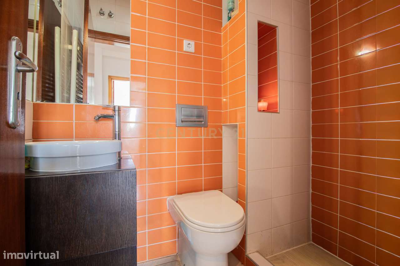 Apartamento T3 em Buarcos, a 900 metros da Praia, com elevador e excel-14