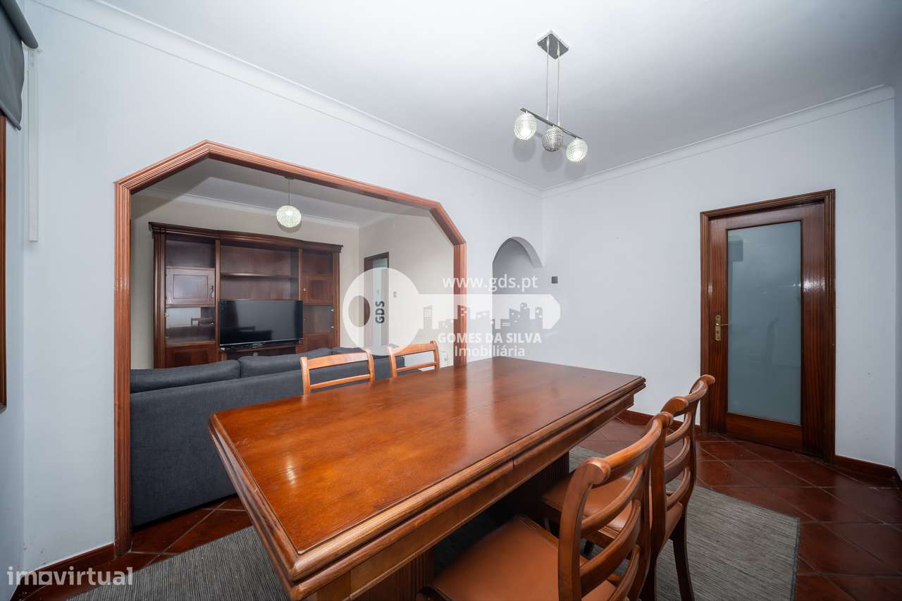 Moradia T3 com estabelecimento comercial em Dume, Braga-27