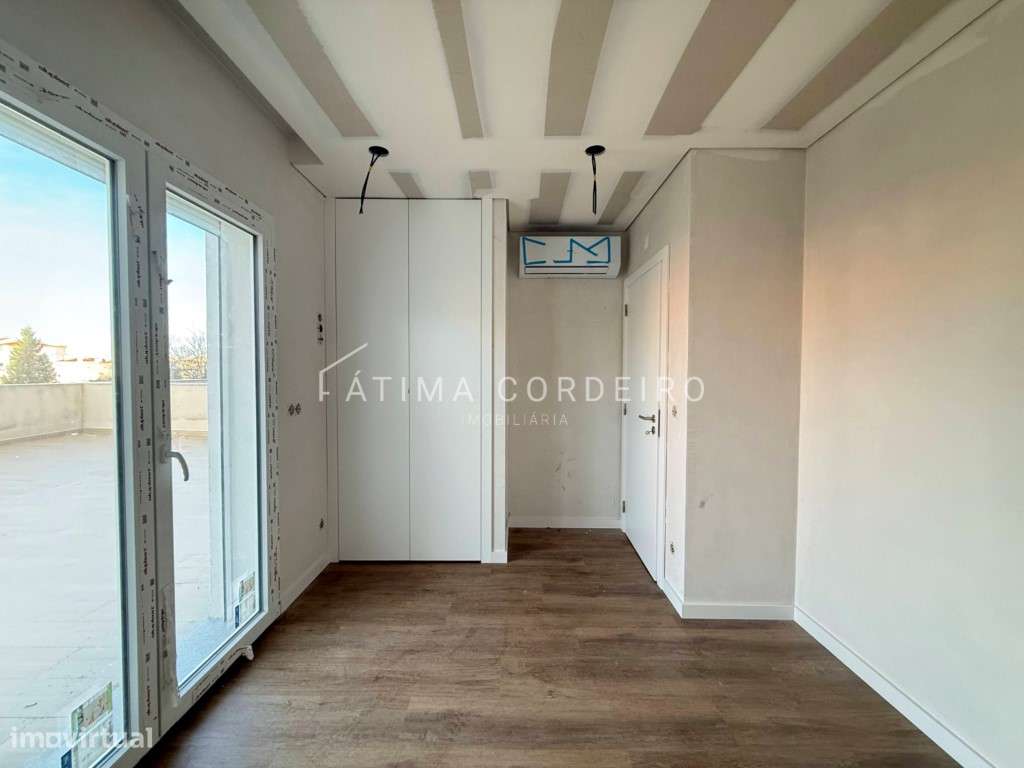 T2 com terraço de 71m2 e arrecadação-6