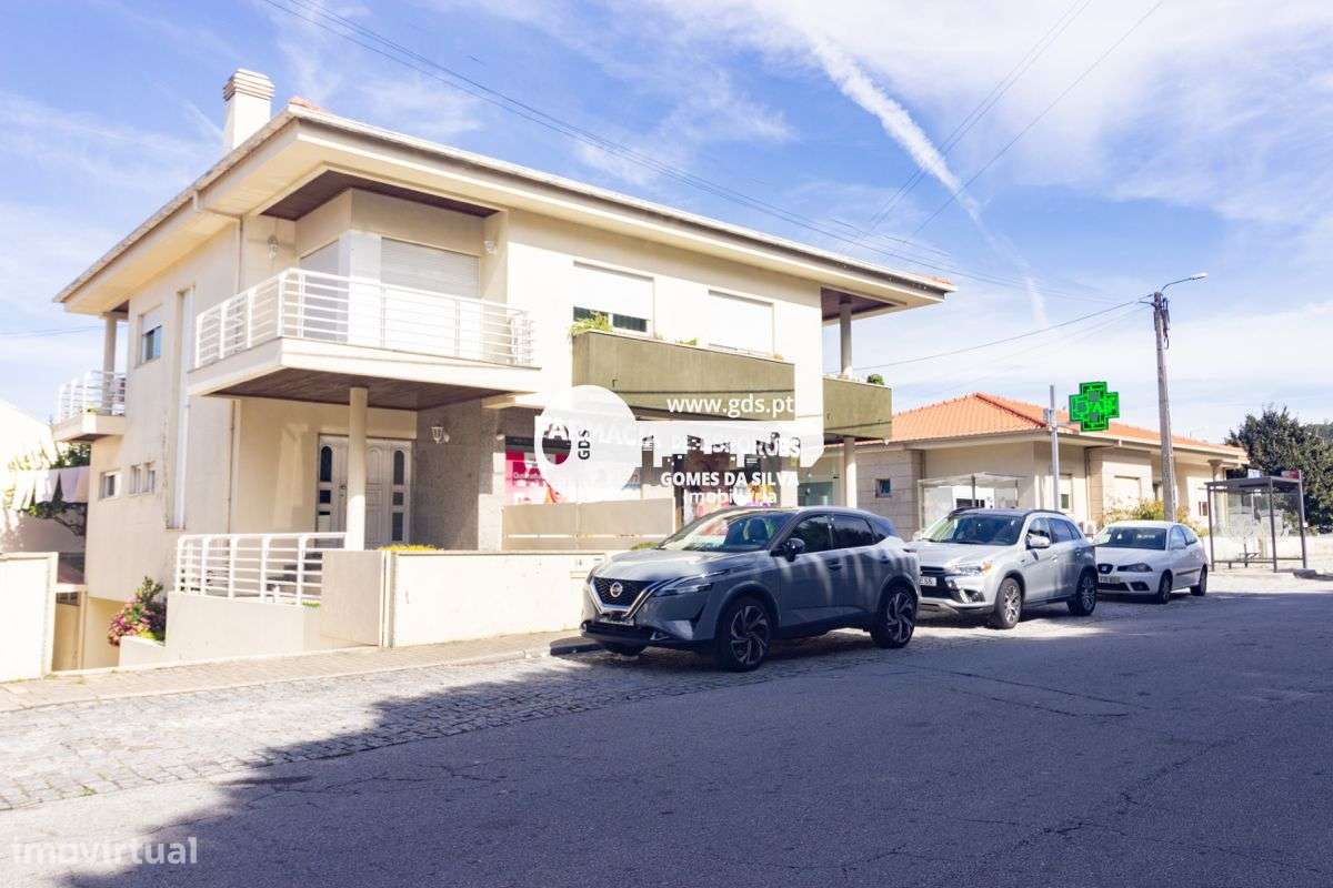 Ruínas em Esporões com terreno de 6.611m2 em área de construção-25