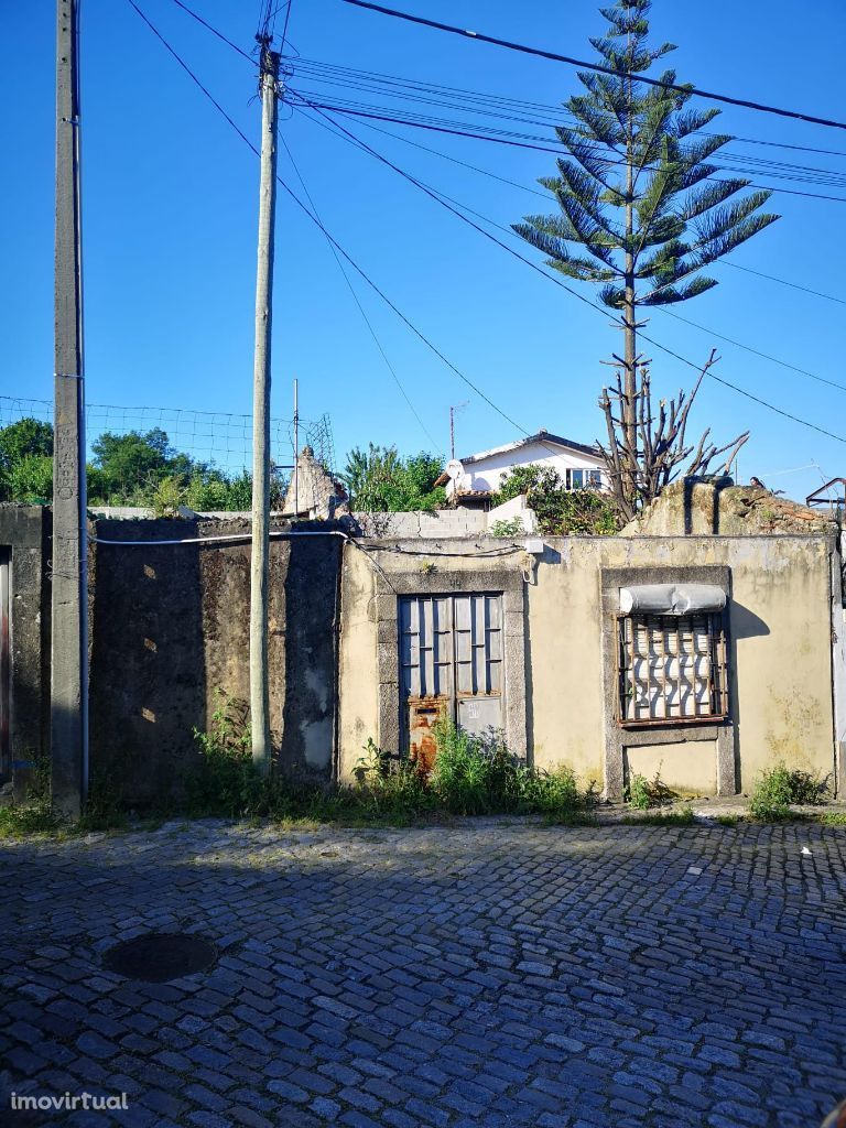 Moradia junto ao Estádio do Dragão e Alameda p/ recuperar e ampliar