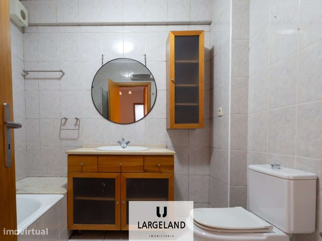 Apartamento T2 com Terraço no Centro de Santa Maria de Lamas-16