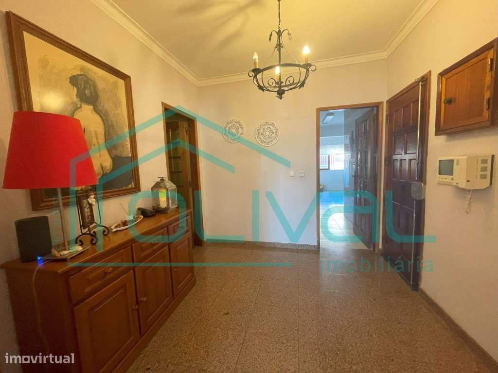 RESERVADO Apartamento T4 transformado em T3-10