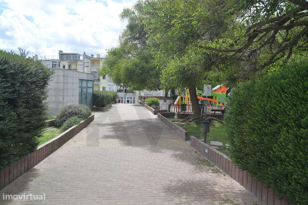 T2 Remodelado | Metro de Odivelas | Elevador | 2 WC | Luz Natural-8