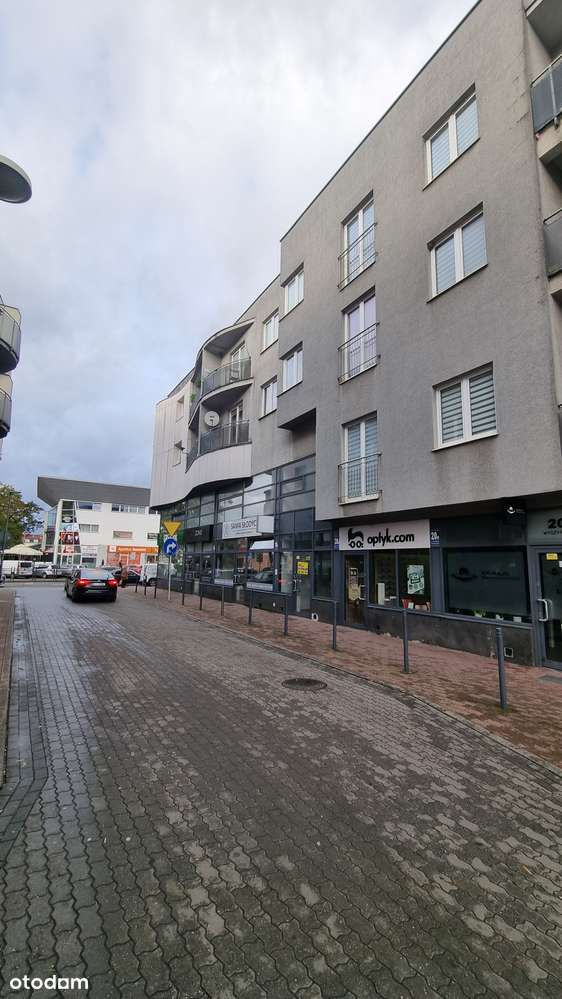 Lokal z dużą witryną wysoki - Centrum Wyszyńskiego z najemcą - ROI 7%-0