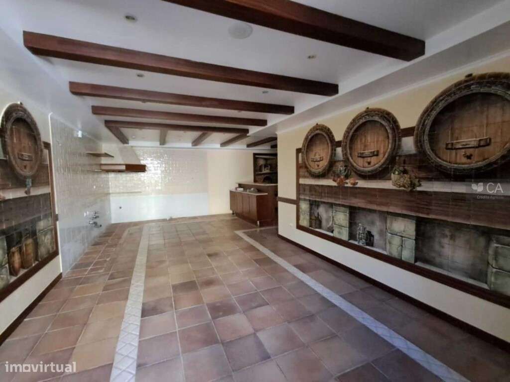 Moradia com 1.163,11m² inserida em terreno com 4.857m², situada em ... - Grande imagem: 5/15