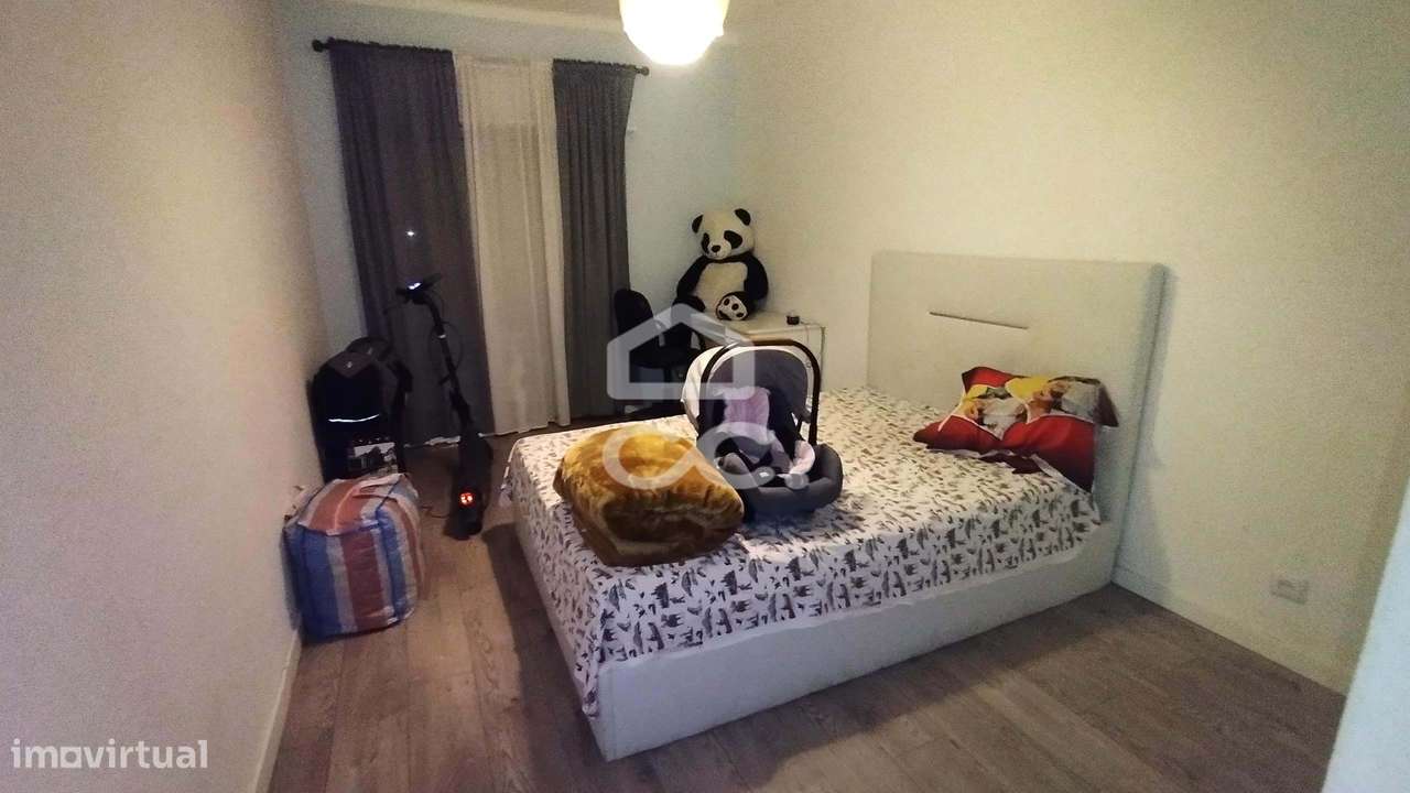 Apartamento tipo T-3 em zona central da cidade.-7