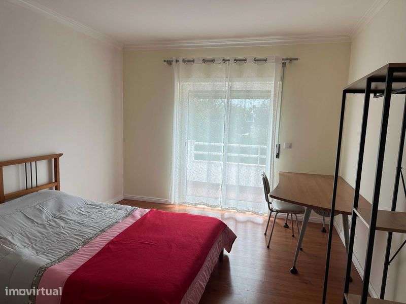 Grandes áreas/remodelado em condomínio Fechado com Garagem - Grande imagem: 3/12