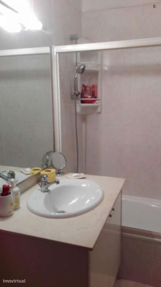 Quarto - localizado em Guimaraes - Grande imagem: 3/3