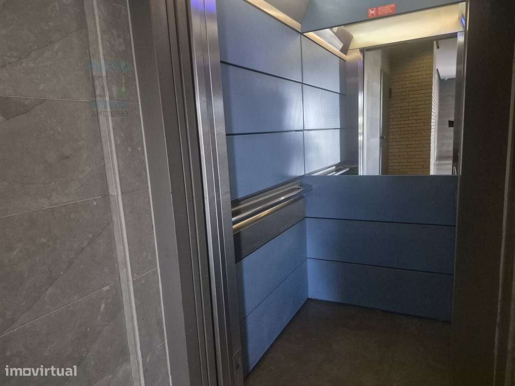 T2 de Luxo com Piscina e Vista: Exclusividade junto a Lisboa VFX-4