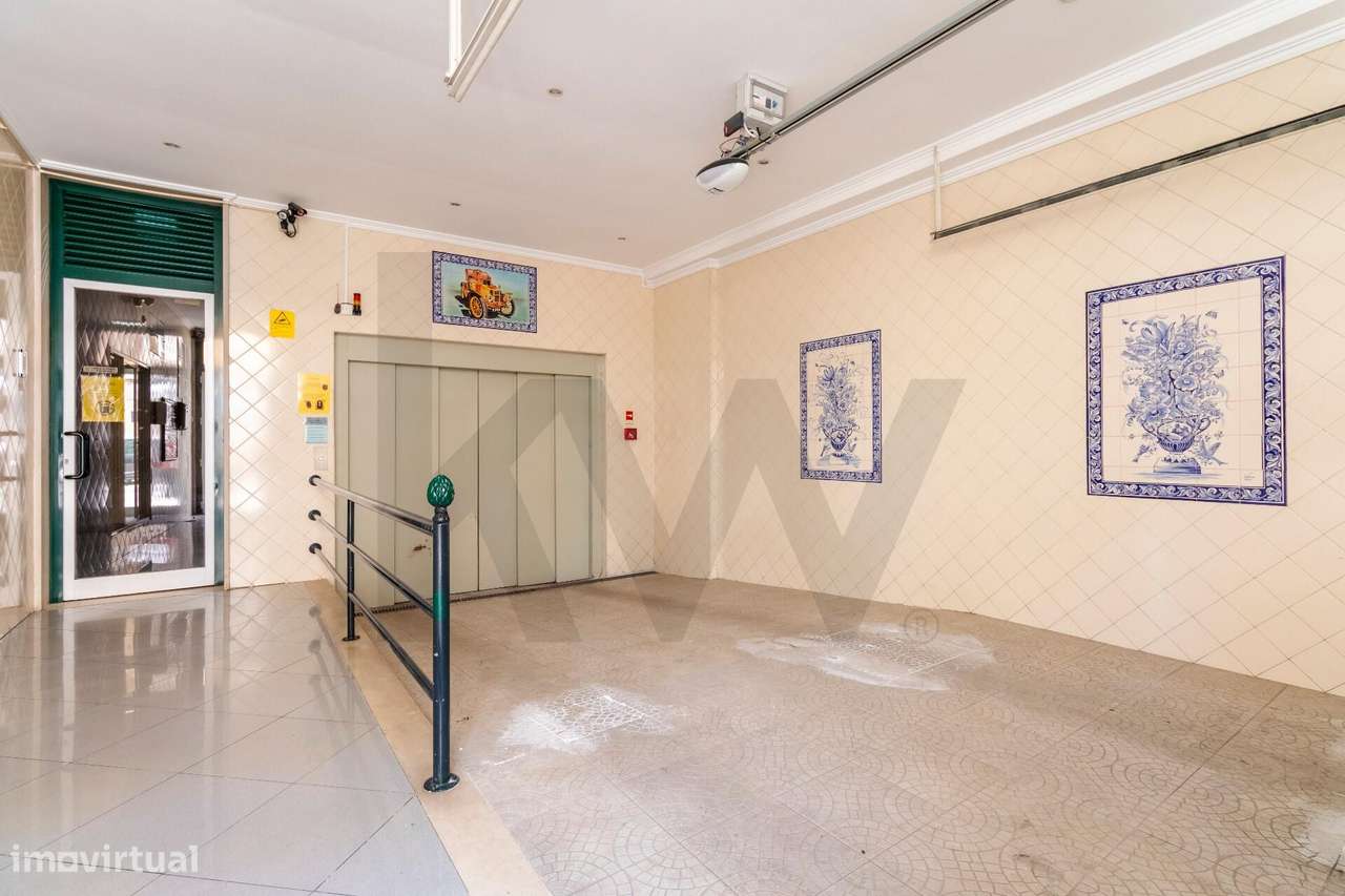 T2 na Rua Morais Soares | c/ Garagem e Elevador-27